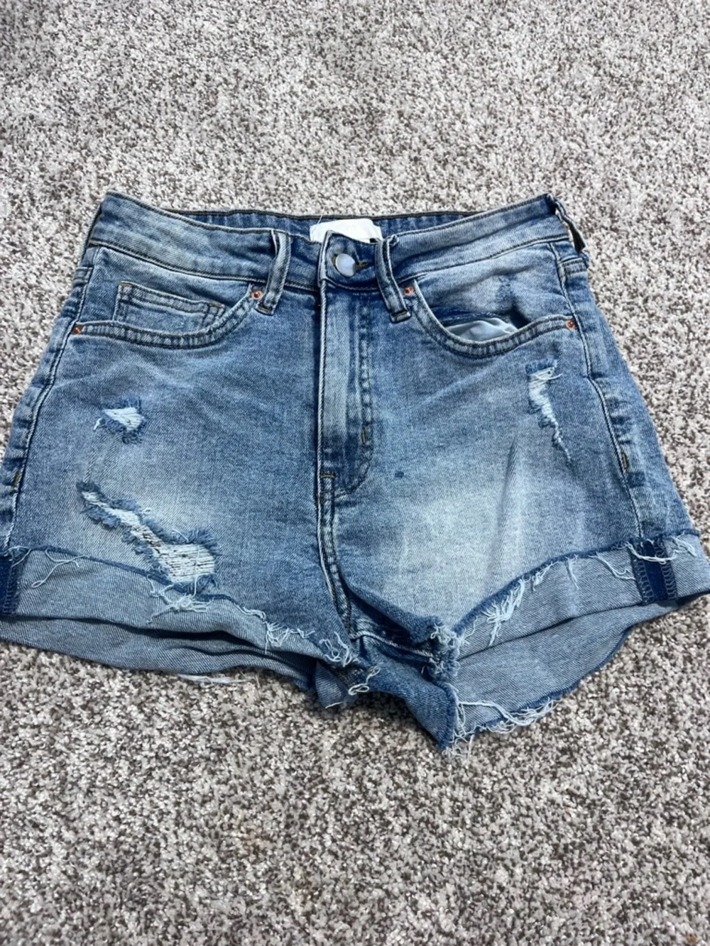H&M High Waisted Distressed Denim Shorts Size 4 Light Wash Frayed Raw Hem - Picture 2 of 7